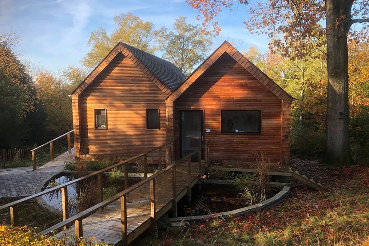 Le Centre Médical du Chêne sous la lumière d'automne
